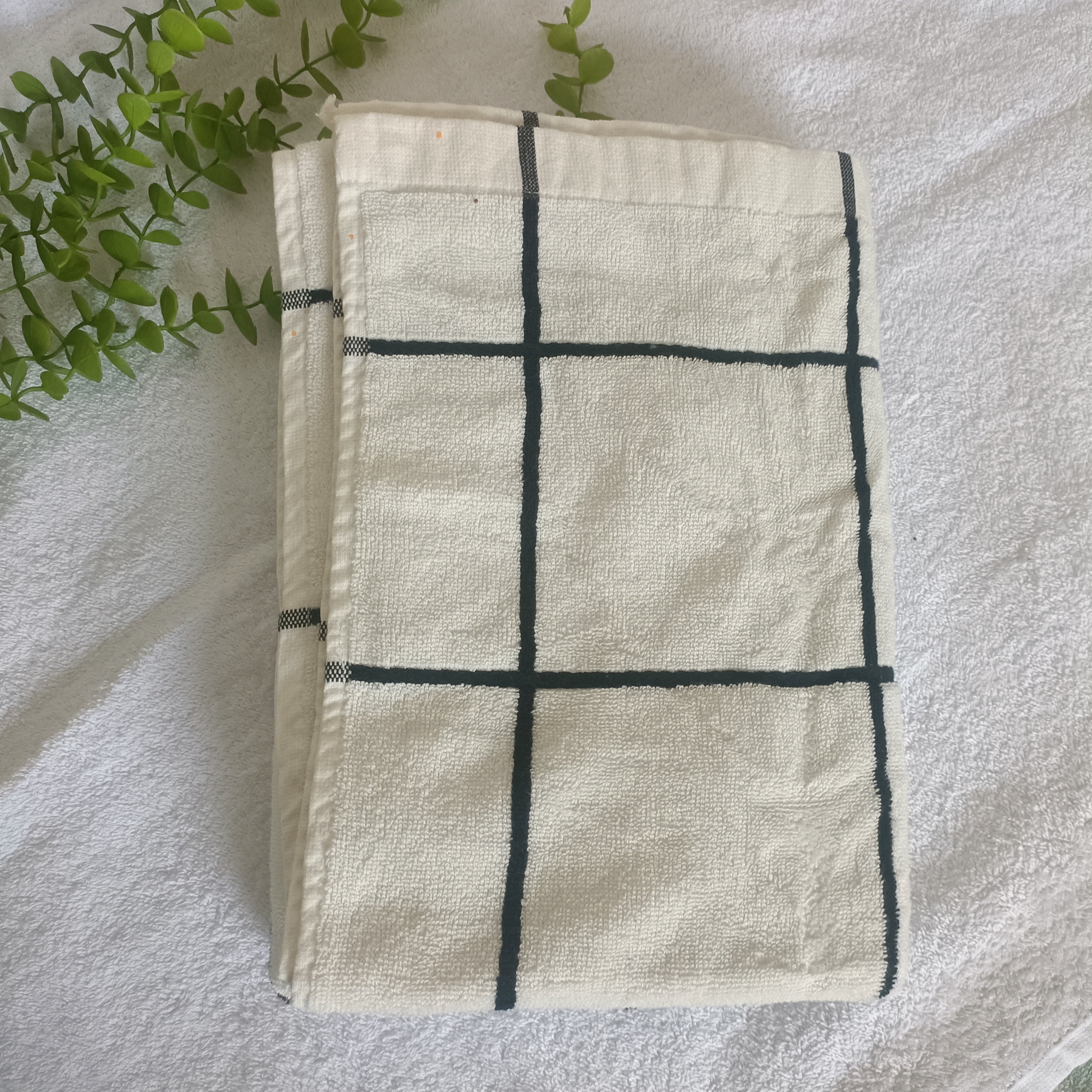 Classic Grid Premuim Bath Towel (27 X 54 Inch)