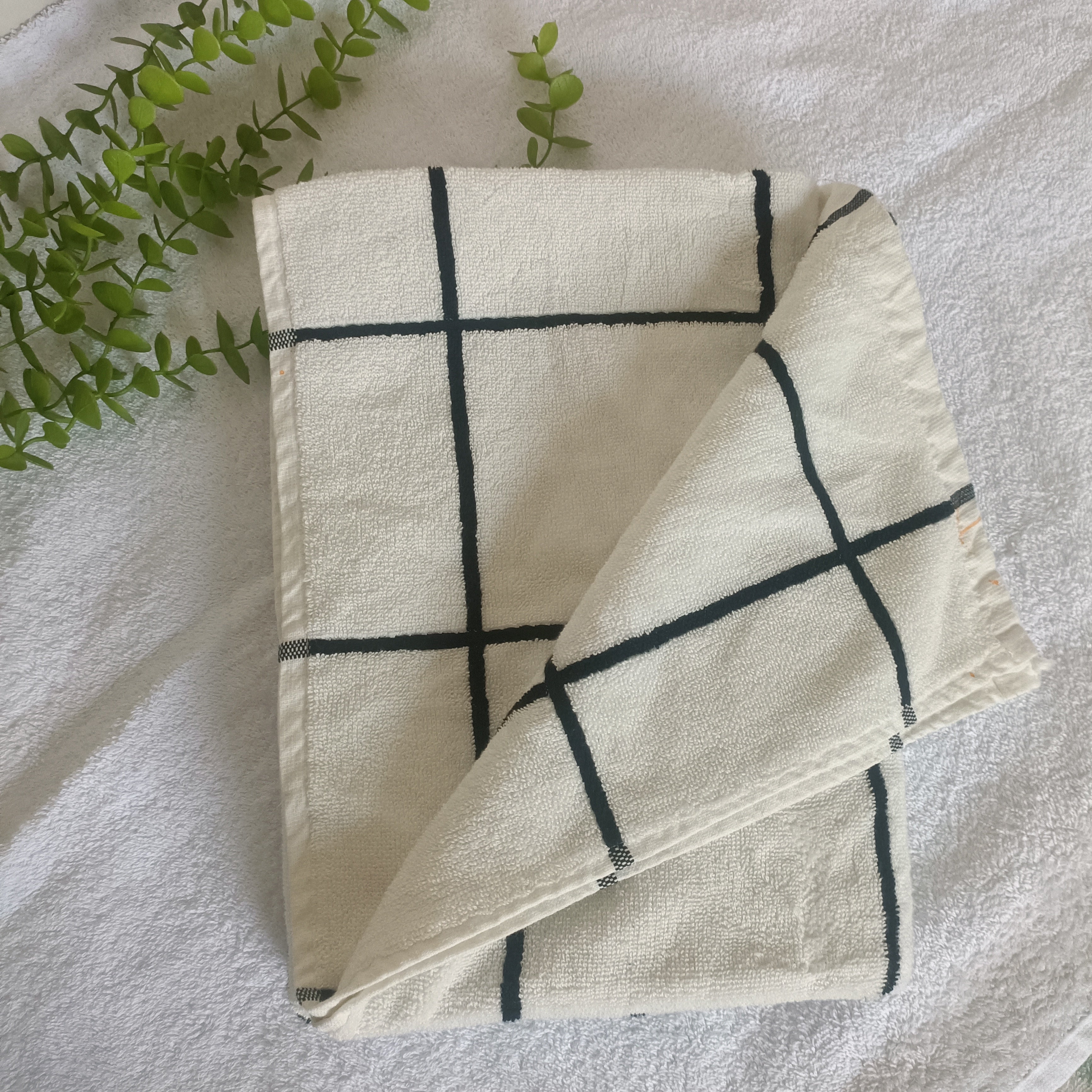 Classic Grid Premuim Bath Towel (27 X 54 Inch)