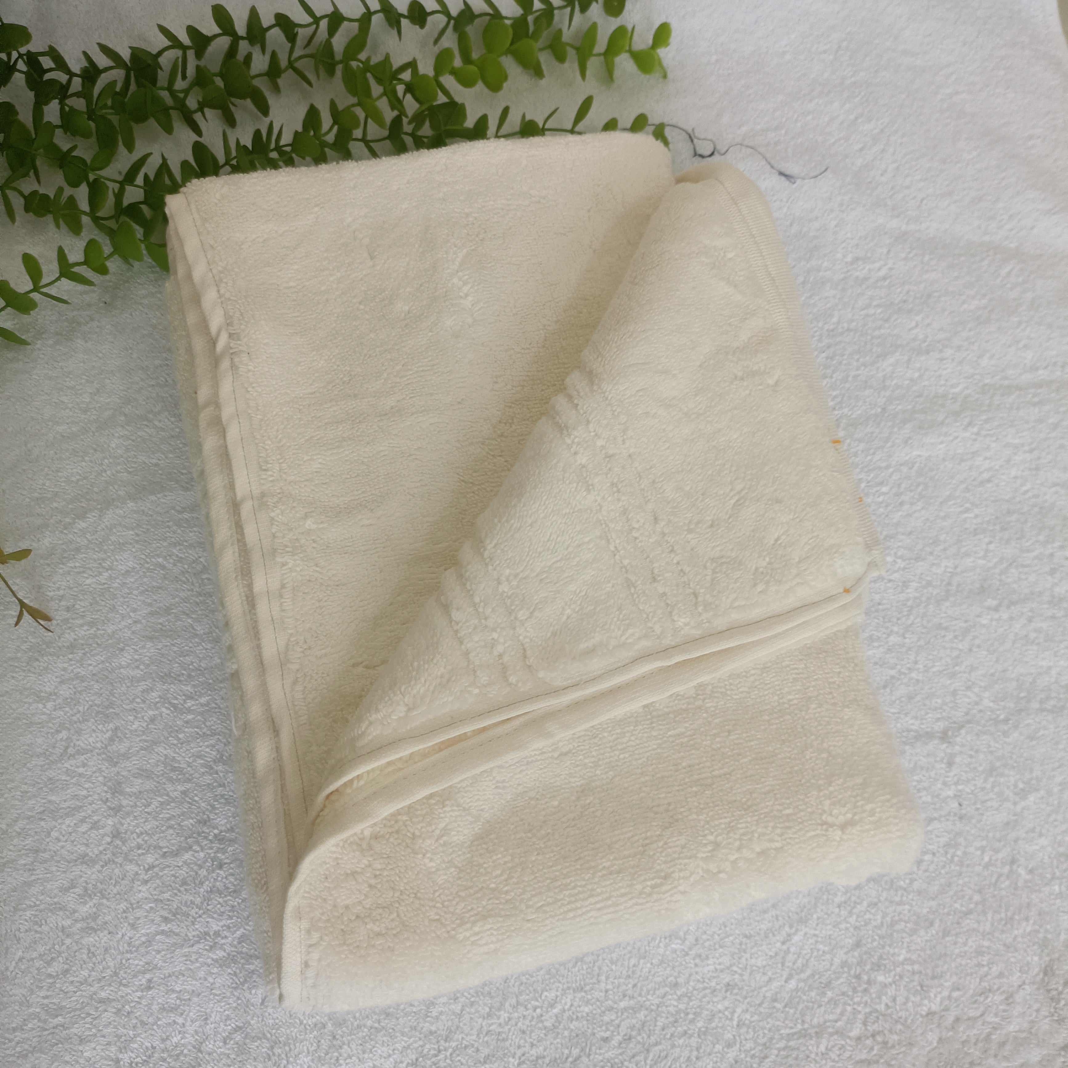 Royal Milky Luxury Bath Towel (54 X 27 Inch)