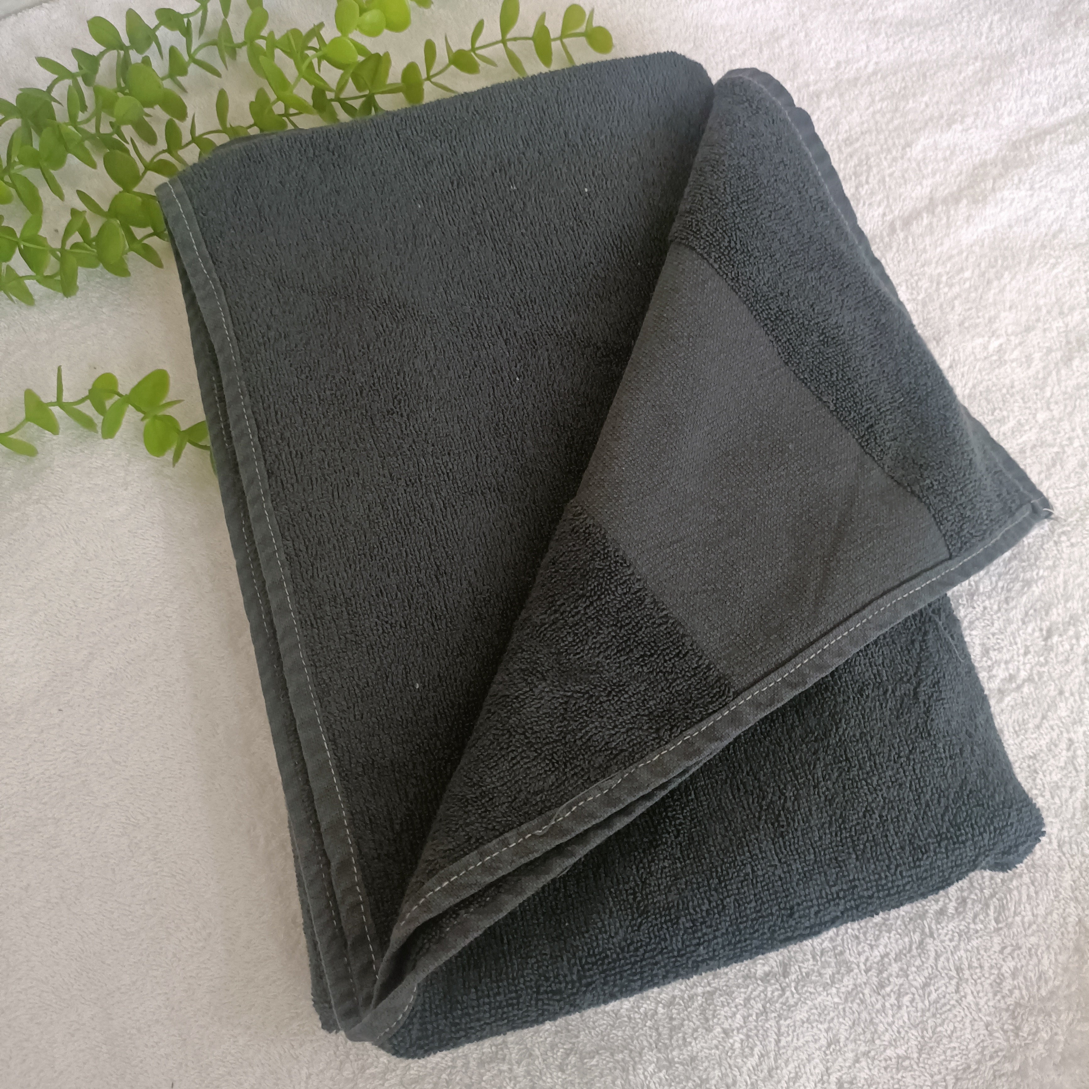Classic Grey Premuim Bath Towel (27 X 54 Inch)