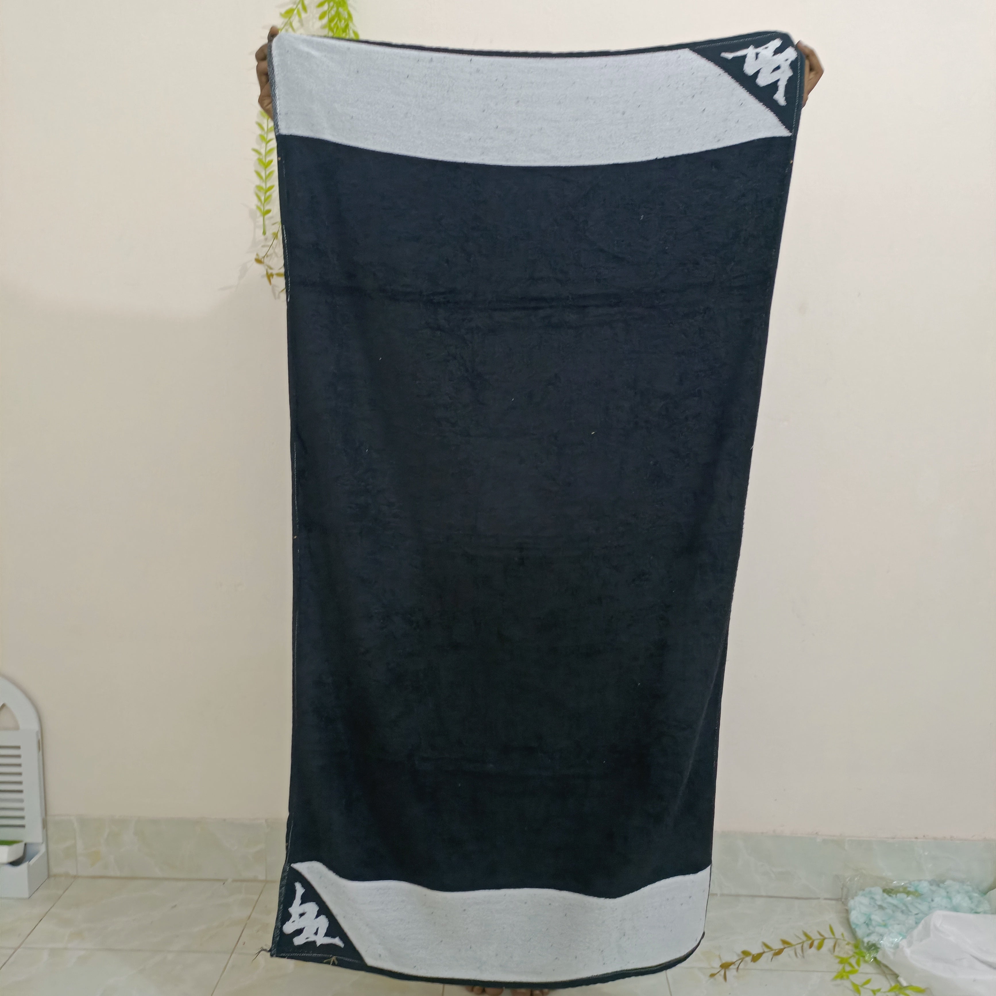 Fusion Black Premuim Bath Towel (27 X 54 Inch)