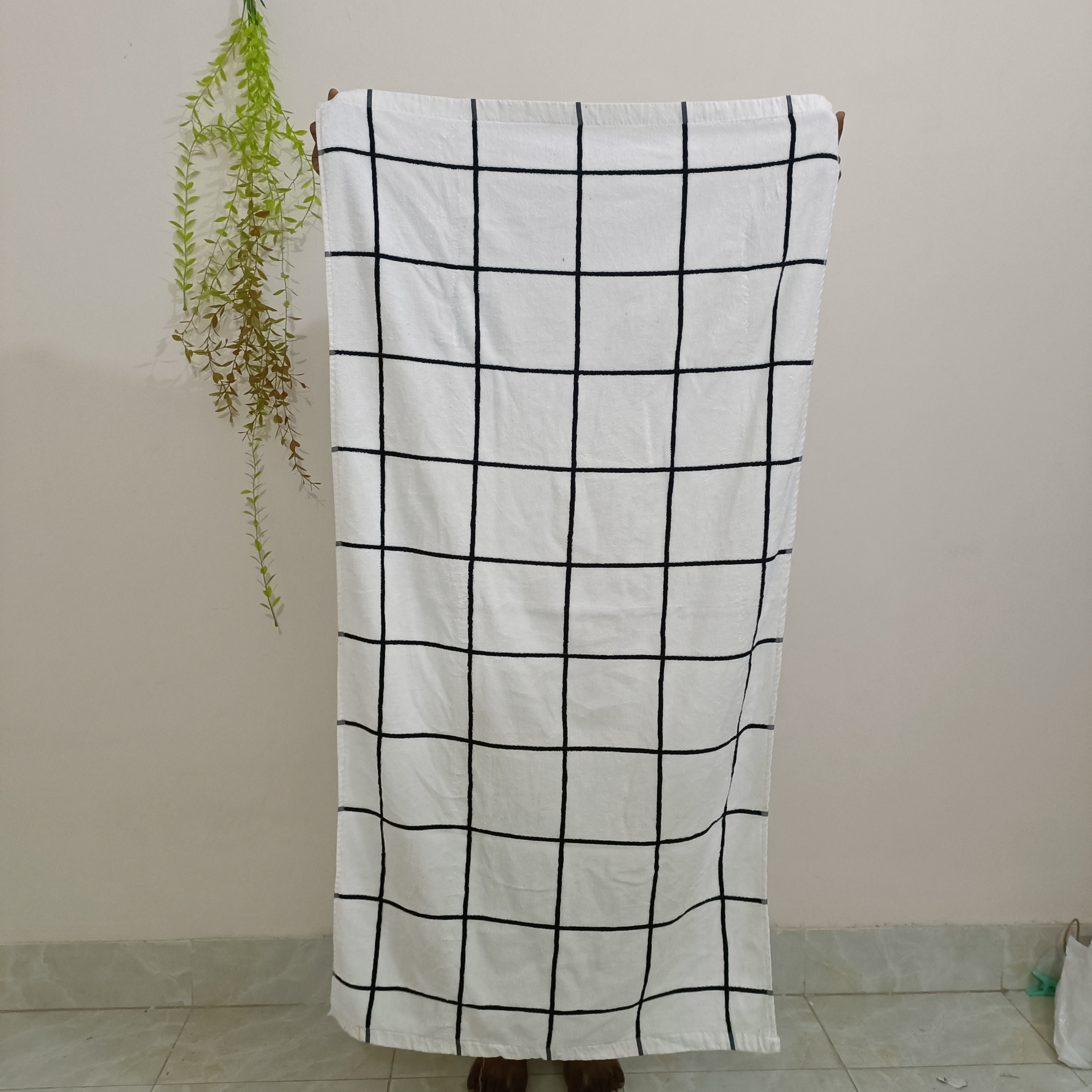 Classic Grid Premuim Bath Towel (27 X 54 Inch)