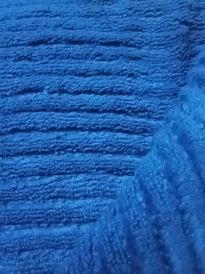 Blue Textured Luxury Bath Towel (27 X 56 Inch)