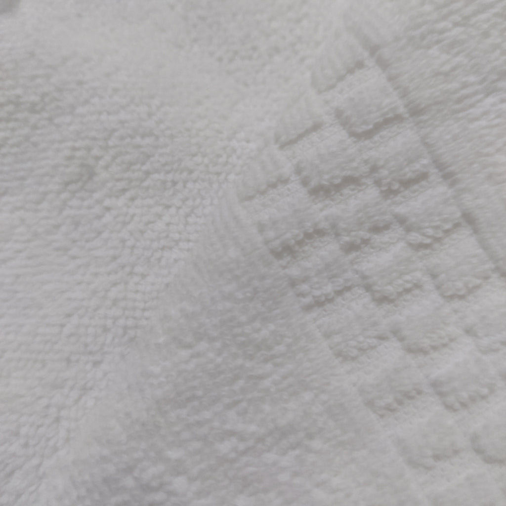 White Luxury Cotton Bath Towel (35 X 60 Inch)